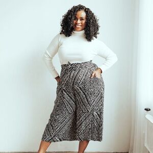 Sseko Black and White Pleated Midi Skirt